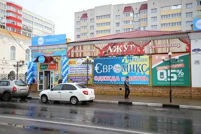 В Клинцах рекламные банеры «проглотили» историческое здание