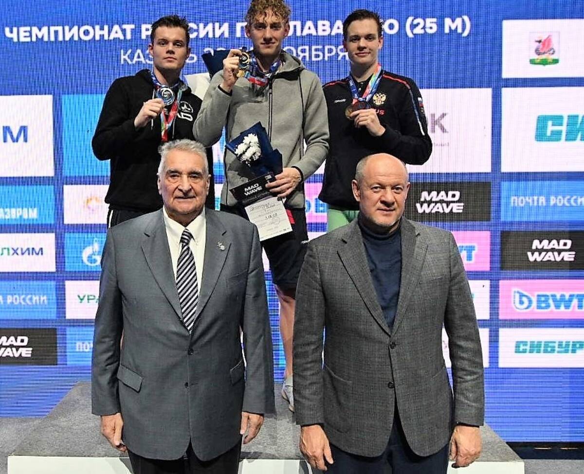 Брянец Илья Бородин проплыл 400 м комплексом с лучшим результатом сезона в мире