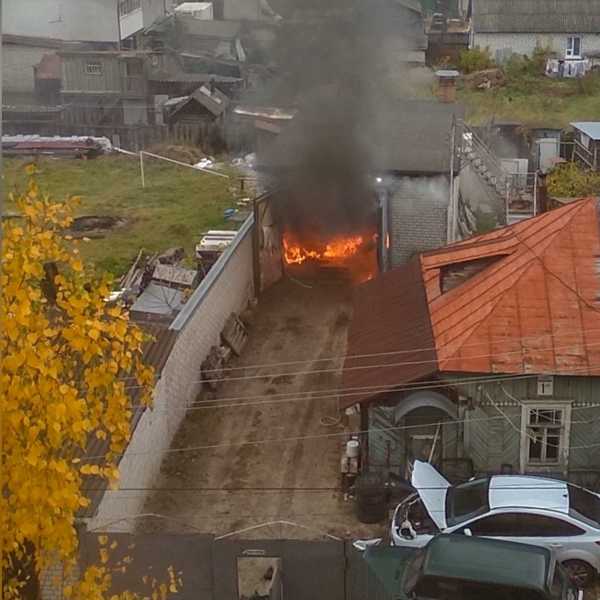 В Брянске при пожаре в автосервисе ранены 2 человека