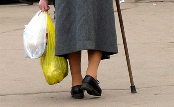 В Брянске неизвестный водитель сломал ногу 69-летней пенсионерке 