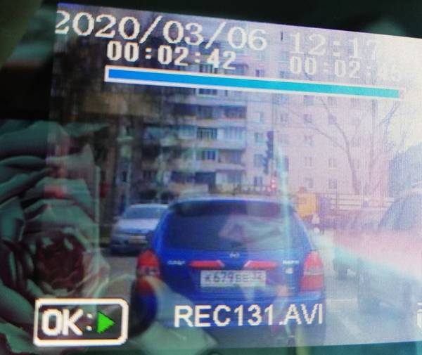 В Брянске разыскивают разбившую иномарку автоледи