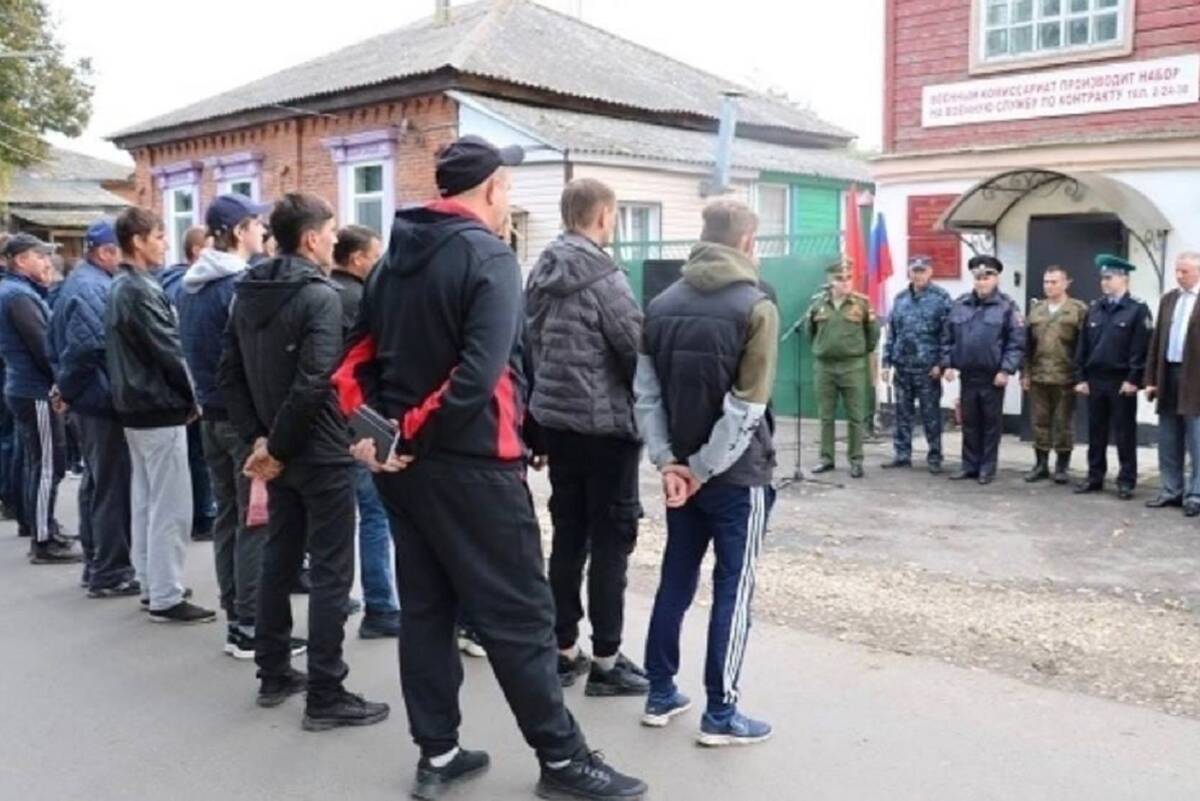 Мобилизованные граждане Брянской области отправились на базу подготовки военнослужащих