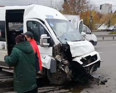 Серьезная авария с маршруткой произошла в Брянске