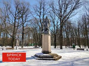 В Бежице привели в порядок памятник Пушкину