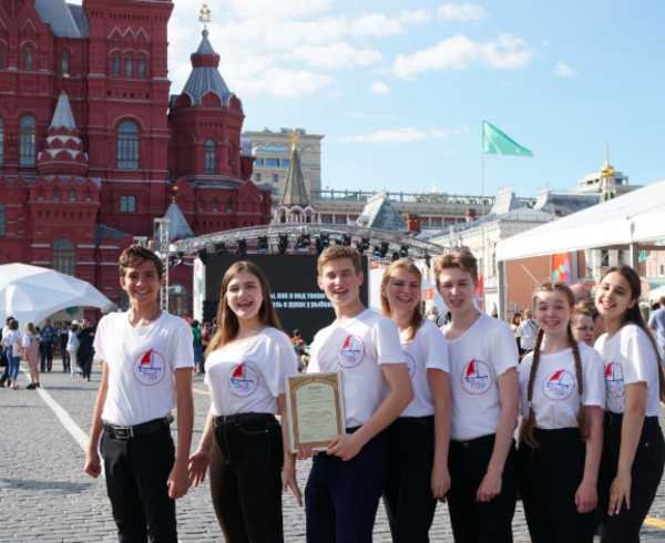 Юные брянские актёры выступили на Красной площади в Москве