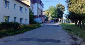 После жалобы жительницы в Навле заделали ямы на дороге