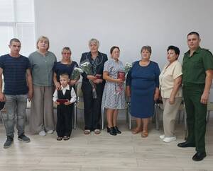В Клинцах родным погибших героев СВО передали госнаграды 