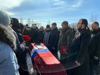 «Царство Небесное воину»: в Навле простились с 41-летним офицером, погибшим в СВО