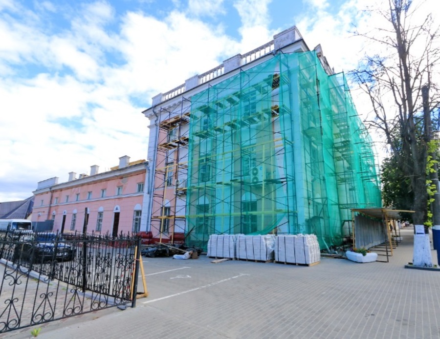 В Брянске на ремонт учреждения культуры и парк потратят 23 млн рублей