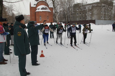 В Брянске прошли соревнования по лыжному спорту среди спасателей