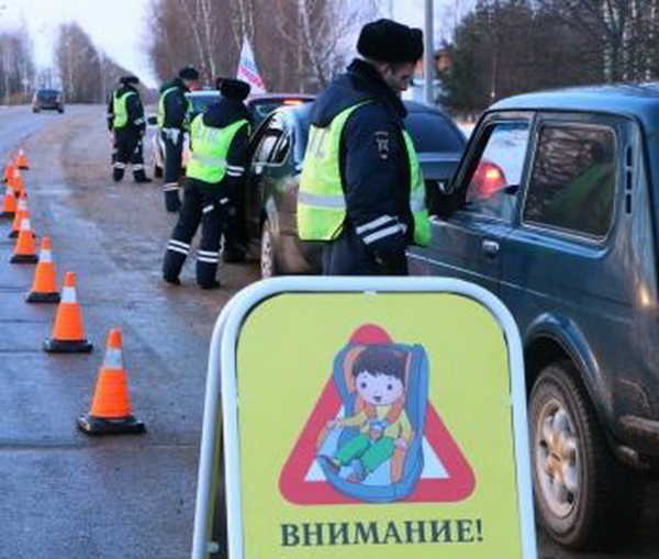 В Брянске во всех районах проверили водителей с детьми