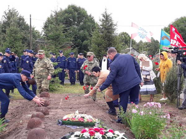 В Дубровском районе захоронили останки 25 красноармейцев