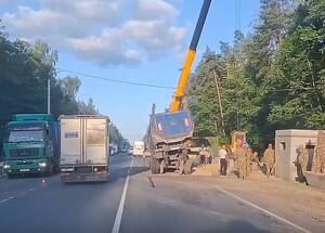 Бойцы отряда «БАРС-Брянск» помогли водителю перевернувшейся фуры