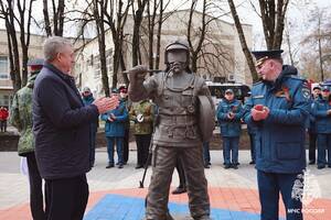 В Брянске торжественно открыли памятник «Огнеборцу»