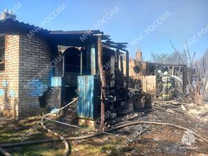 В Рогнединском районе полыхал жилой дом