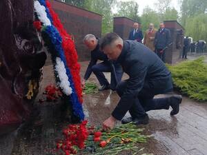 81-я годовщина Победы: брянская мэрия посетила воинские захоронения