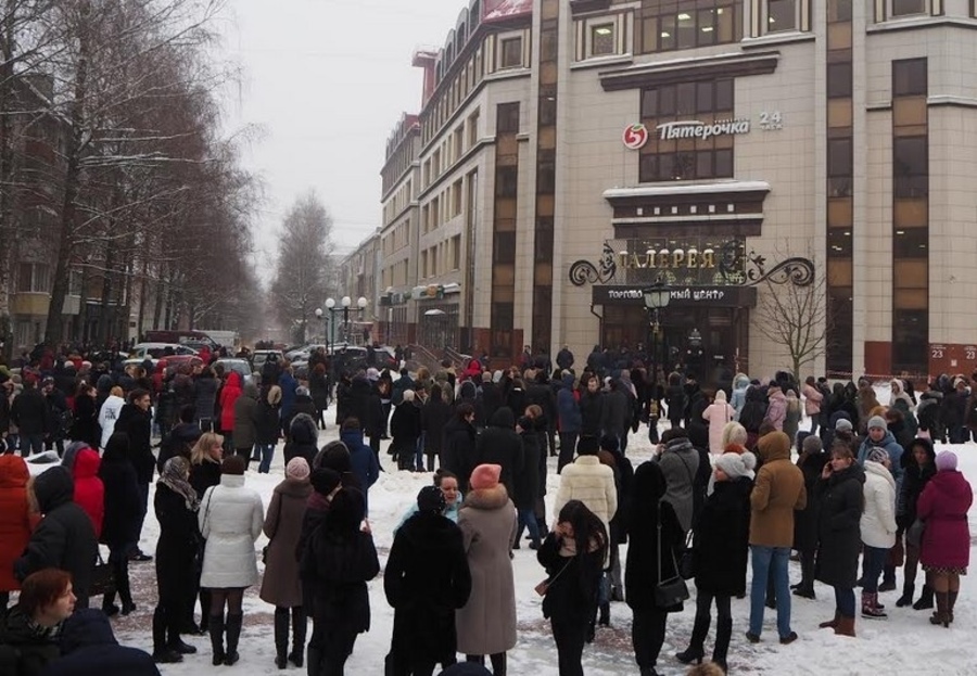 В Брянске творится неладное: в городе эвакуировали мэрию, школу и торговые центры