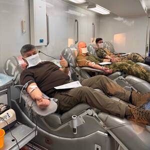 Глава брянской Росгвардии генерал Ванчугов сдал кровь во время выездного Дня донора