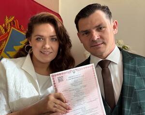 В Брянском театре драмы поженились актёр и реквизитор