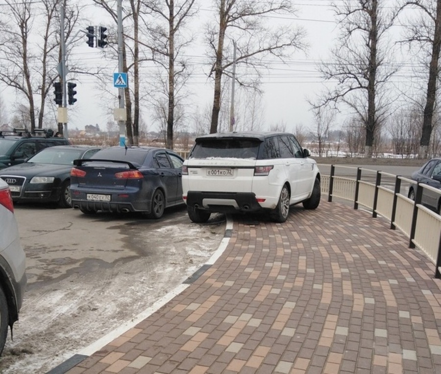 Пожаловаться на парковку на тротуаре