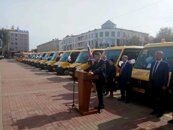 Для школ Брянской области закупили новые автобусы