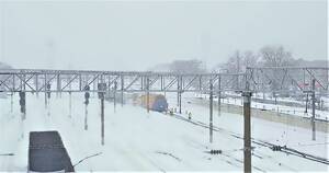 14 машин и 450 человек чистят железную дорогу от снега в Брянской области