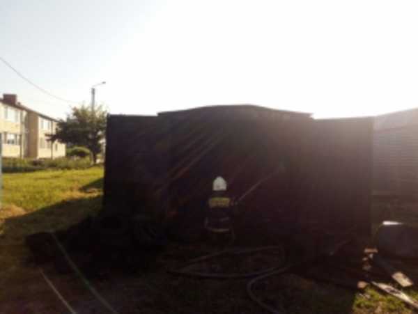 В брянском посёлке Выгоничи загорелся металлический гараж