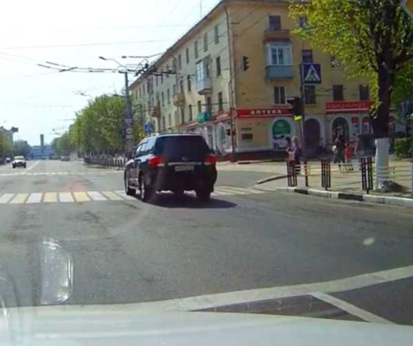 В Брянске по видео в сети наказали автохама «Toyota Land Cruiser»