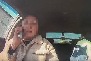 Я папе звоню: пьяная 38-летняя водитель иномарки устроила шоу в Стародубе