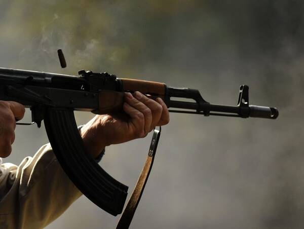 Mash: трое вооруженных неизвестных в масках обстреляли воинскую часть в Клинцах Брянской области