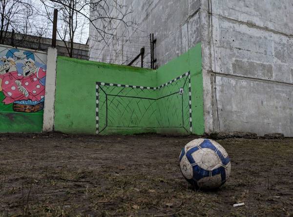 Житель Брянска снял на фото креативные футбольные ворота