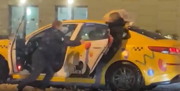 Избит водитель такси. Избили водителя таксиста. Таксист в Москве избил пассажира. Лас Вегас такси избили водителя.