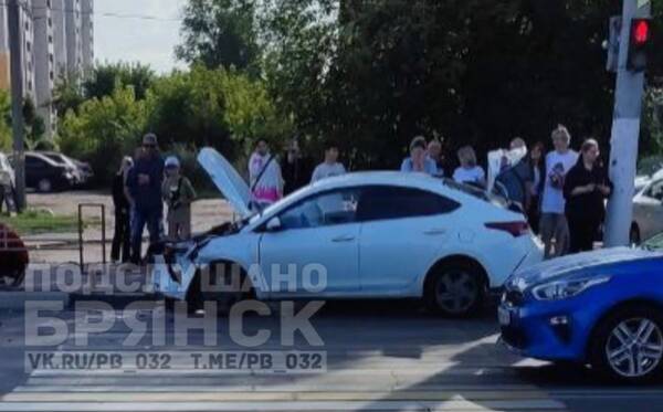 В Брянске возле Кургана Бессмертия случилась авария на переходе