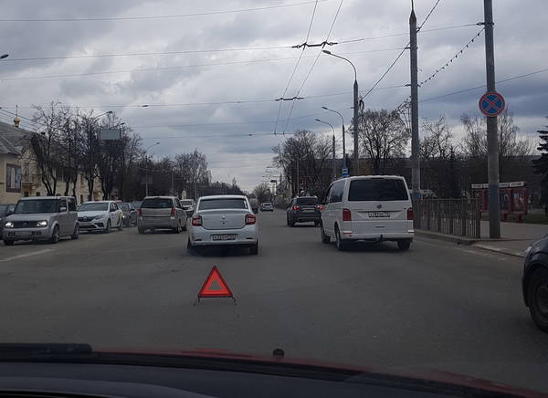 В Брянске сняли на фото ДТП на пешеходном переходе