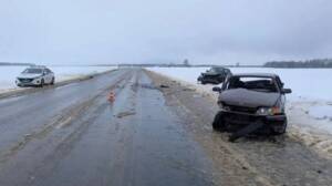 В Брянской области на трассе А-240 столкнулись автомобили ВАЗ и Nissan
