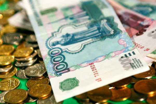 В Госдуме предложили уравнять зарплаты депутатов со средней по России