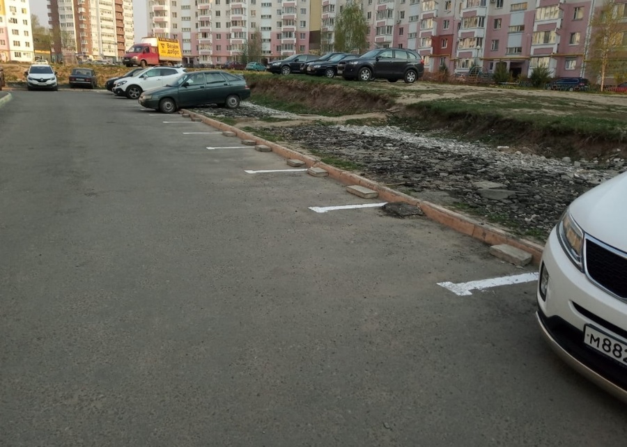 В брянских «трущобах» заметили странную парковку