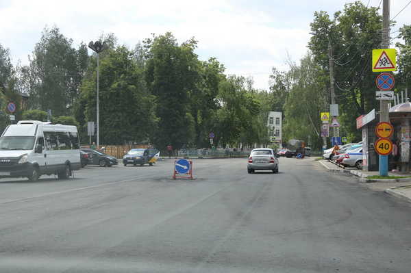 В Брянске продолжается ремонт дороги на улице Пересвета