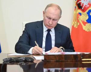 Владимир Путин наградил брянского библиотекаря Галину Моцар орденом