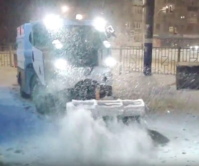  В Брянске на очистку дорог от снега вышли 30 комбинированных машин