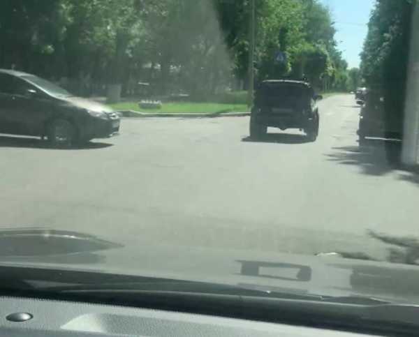 В Брянске по видео в сети наказали автохама «Ниве»