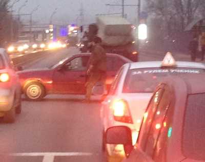 В Брянске водитель в камуфляже перекрыл проспект Московский