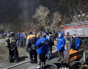 При пожаре в многоэтажке в Фокино спасли двух человек