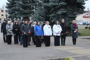 В Мглине почтили память Героев Отечества митингом у памятника воинам