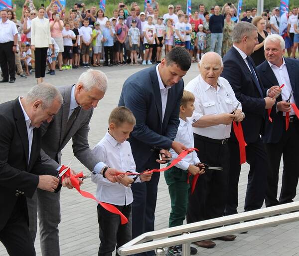 Министр спорта Матыцин и брянский губернатор Богомаз открыли Дворец единоборств