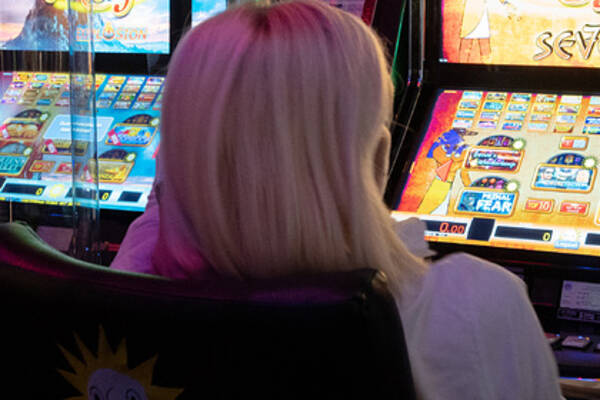Женщина украла у работодателя 50 миллионов рублей на азартные игры