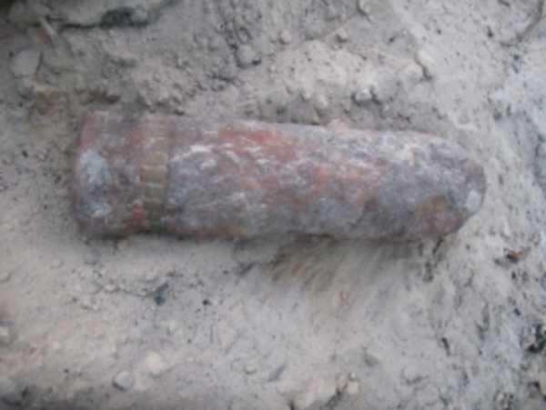 В брянском поселке рабочие нашли артиллерийский снаряд