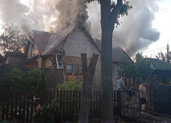 В Брянске сгорел жилой дом в Большом Полпино