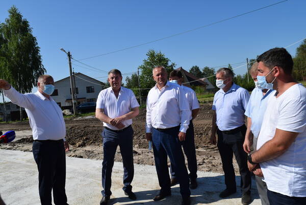 Брянский губернатор осмотрел спортобъекты в Выгоничском районе