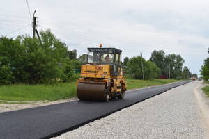 В Клетне продолжают ремонтировать дороги
